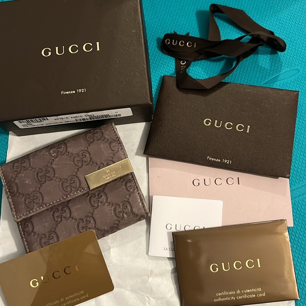 Authentic Gucci wallet! Please read detail and check pictures.